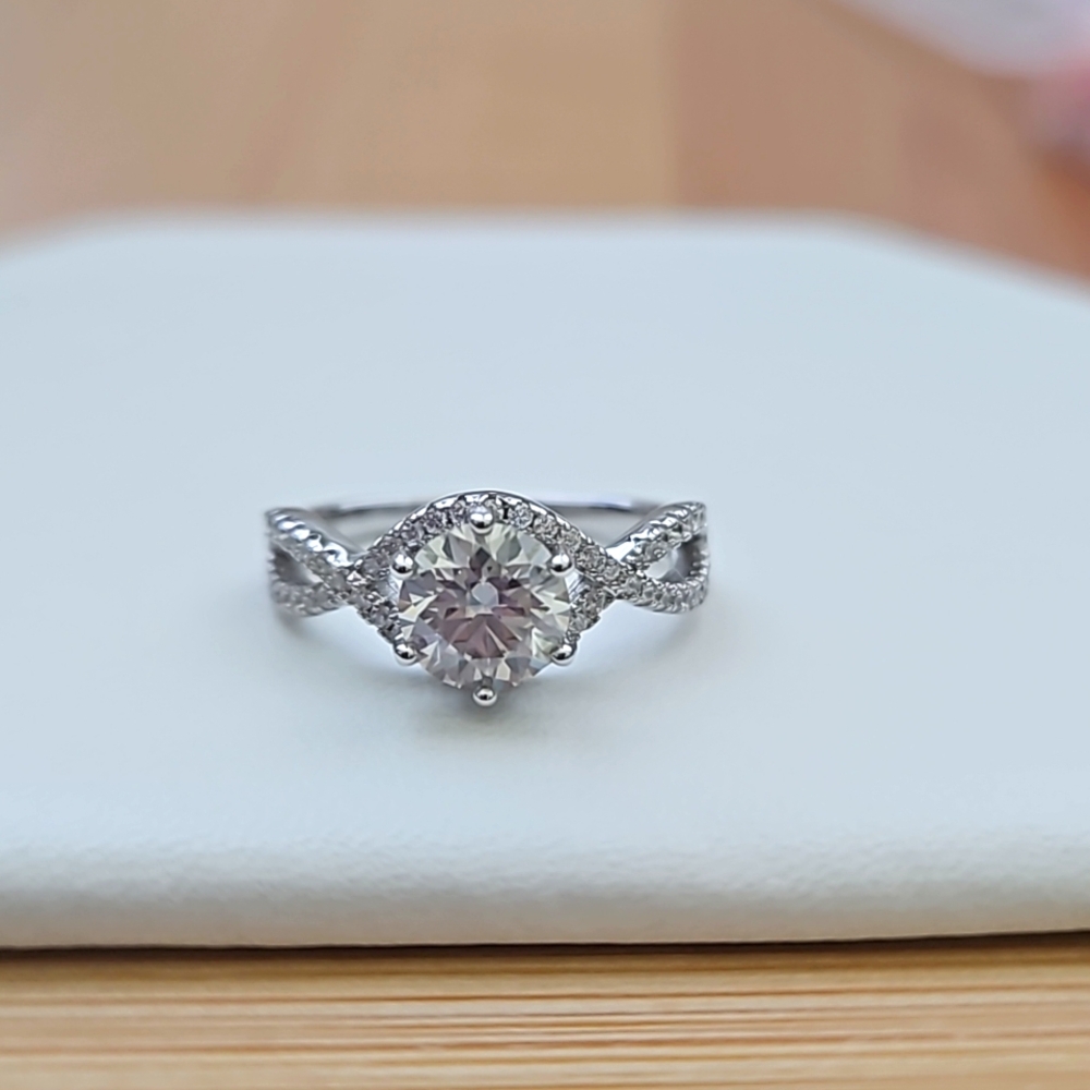 1ct Round Brilliant Moissanite Twisted Ring - Picture 1 of 8